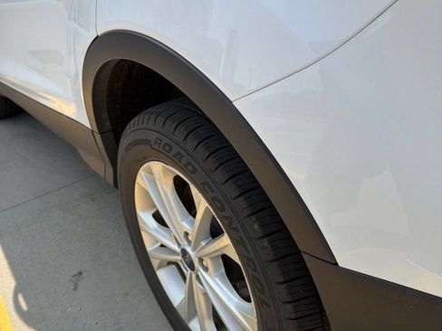 Used 2018 Ford Escape SEL w/ Canadian Touring Package AWD/4WD image 16