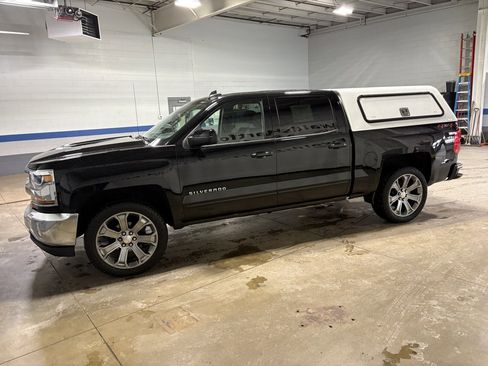 Used 2018 Chevrolet Silverado 1500 LT w/ LT Eassist Package image 3