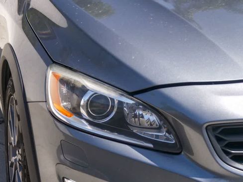 Used 2016 Volvo S60 T5 Cross Country Platinum AWD/4WD image 4