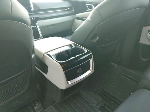 Used 2024 Kia Carnival EX image 12