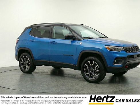 Used 2025 Jeep Compass Trailhawk AWD/4WD image 1