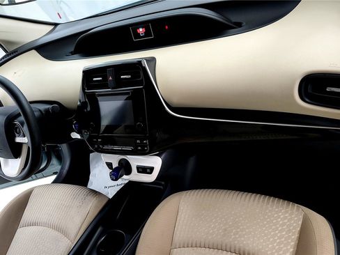 Used 2017 Toyota Prius Two image 16