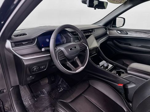 Certified 2025 Jeep Grand Cherokee Limited w/ Luxury Tech Group II AWD/4WD image 17