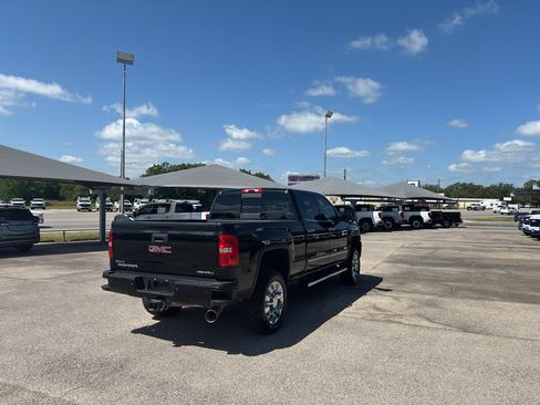 Used 2018 GMC Sierra 2500 Denali w/ Duramax Plus Package AWD/4WD image 5