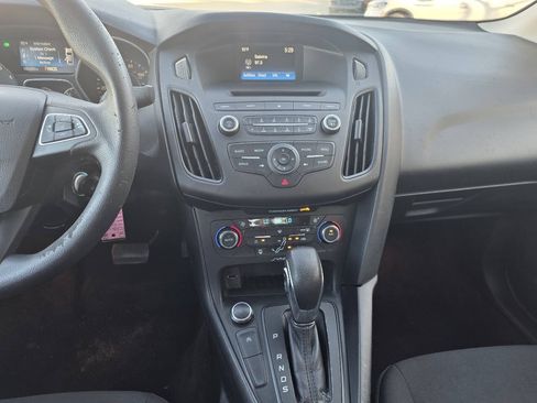 Used 2017 Ford Focus SE FWD image 16