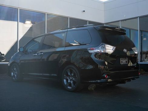 Used 2016 Toyota Sienna SE image 4