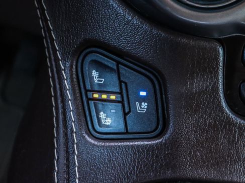 Used 2020 Chevrolet Suburban Premier image 14