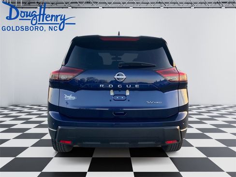 Used 2024 Nissan Rogue SV image 4
