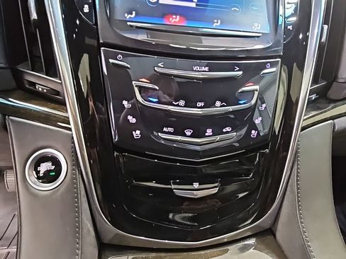 Used 2019 Cadillac Escalade ESV Platinum image 18