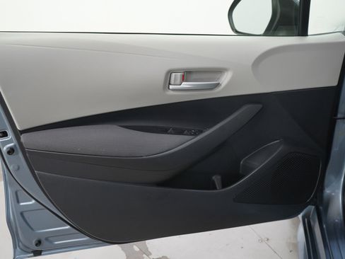 Used 2021 Toyota Corolla LE FWD image 18
