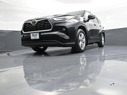 Certified 2023 Toyota Highlander LE FWD image 26