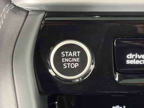 Used 2025 Audi Q5 Premium w/ Convenience Package image 25