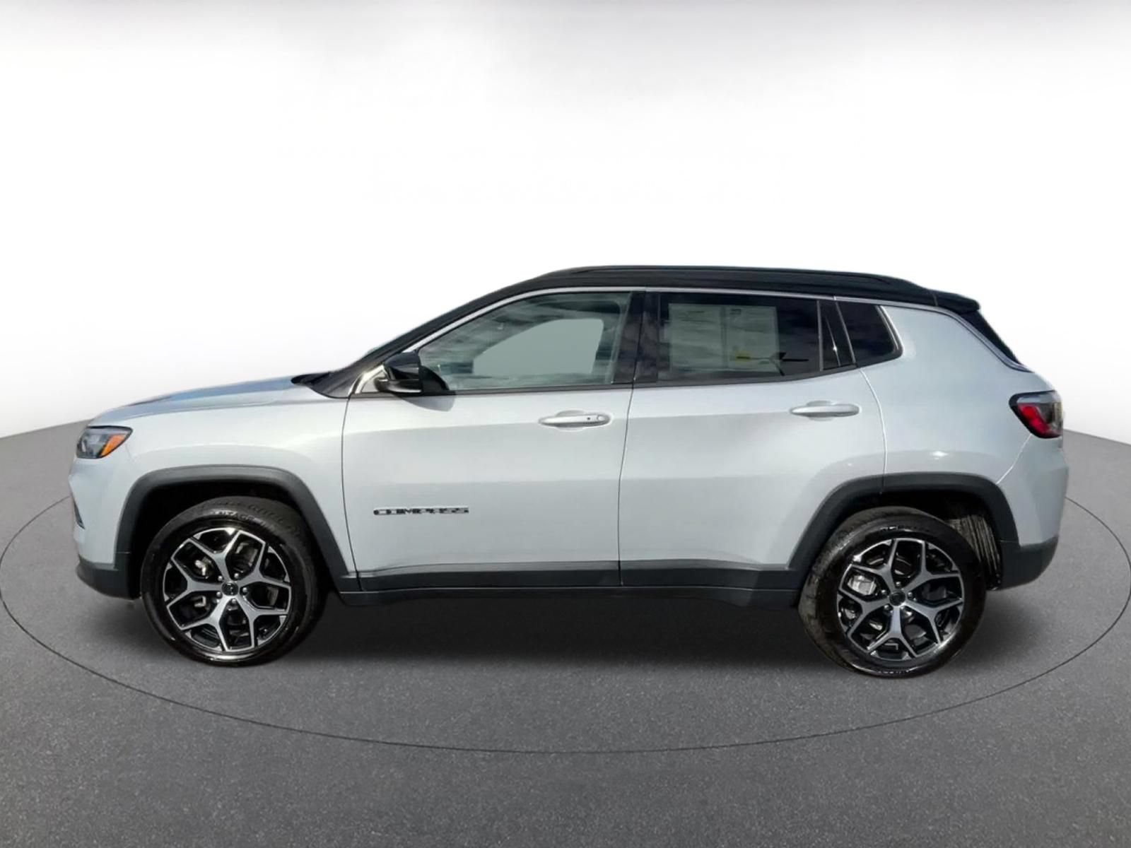 Used 2025 Jeep Compass Limited AWD/4WD image 8