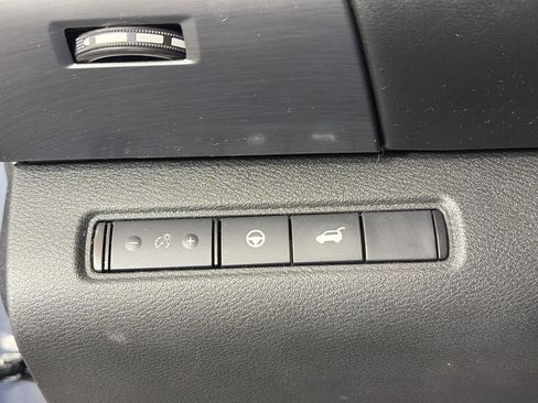 Used 2023 Nissan Pathfinder SL image 32