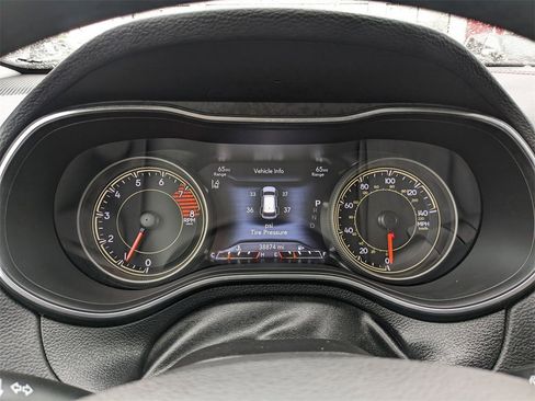 Used 2022 Jeep Cherokee Trailhawk image 15