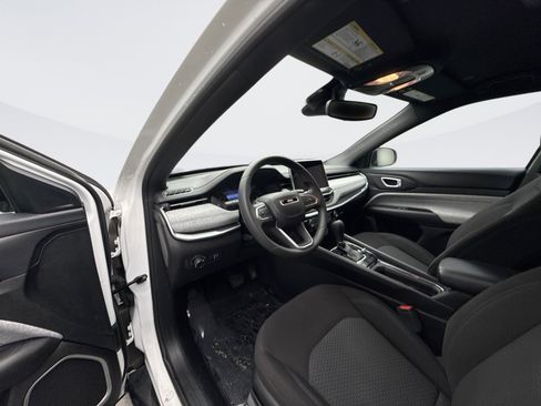 Used 2023 Jeep Compass Sport image 10