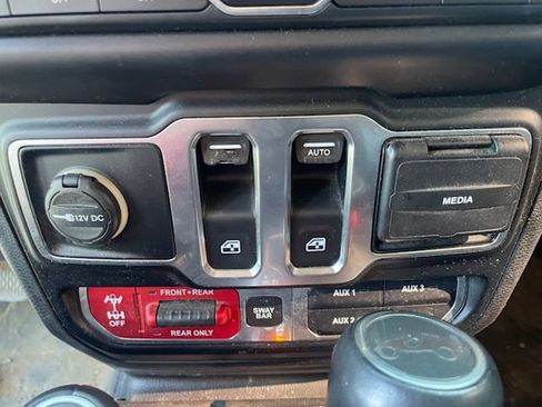 Used 2019 Jeep Wrangler Rubicon AWD/4WD image 22
