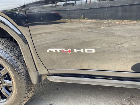 Used 2024 GMC Sierra 2500 AT4 w/ AT4 Premium Plus Package AWD/4WD image 10