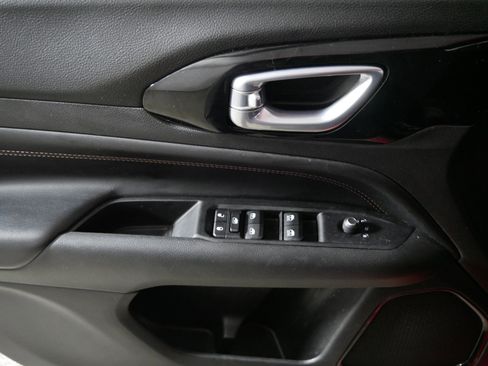 Used 2022 Jeep Compass Limited image 19