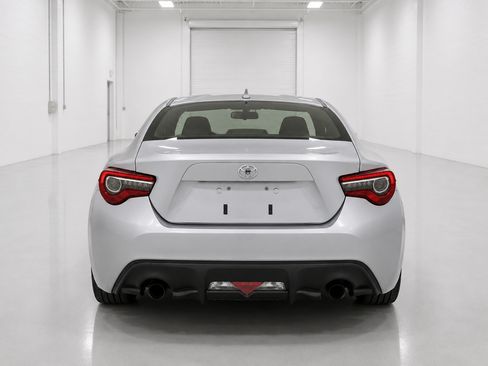 Used 2020 Toyota 86 RWD image 8