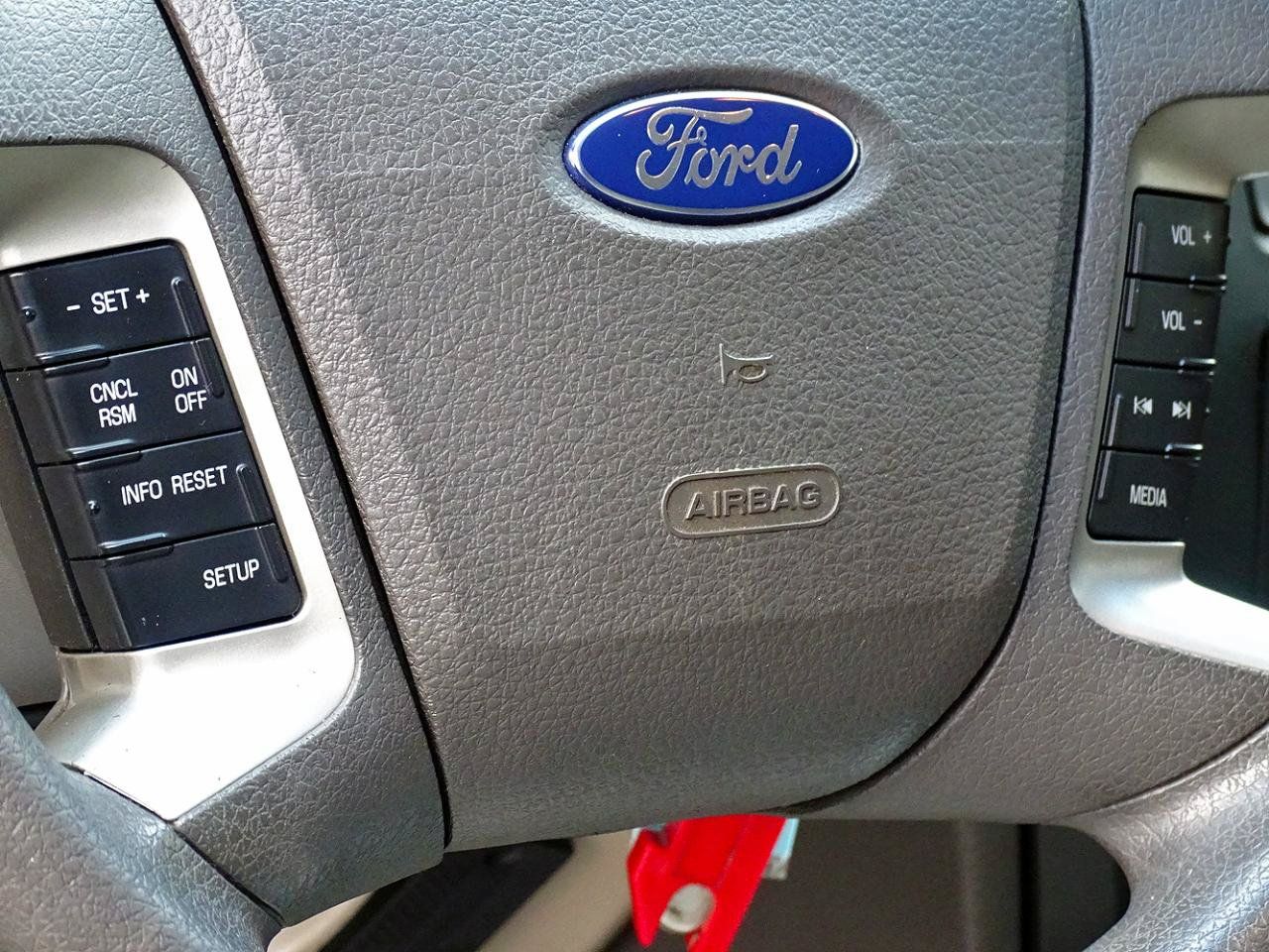 Used 2011 Ford Fusion SE FWD image 22