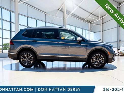 Used 2024 Volkswagen Tiguan SE FWD image 30