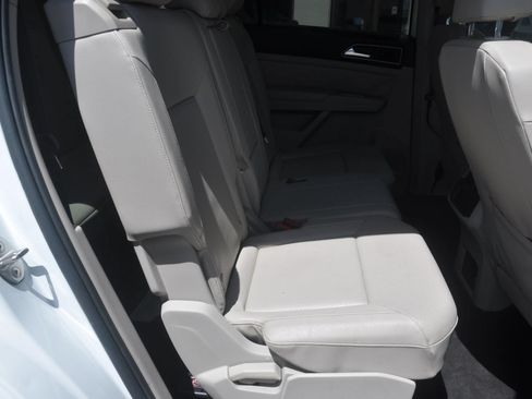 Used 2018 Volkswagen Atlas SE FWD image 32