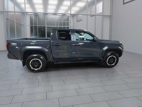 Used 2025 Toyota Tacoma TRD Off-Road AWD/4WD image 9