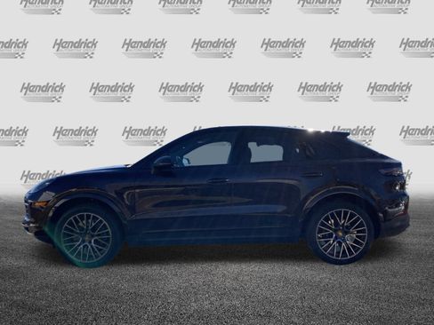 Used 2022 Porsche Cayenne Platinum Edition image 7