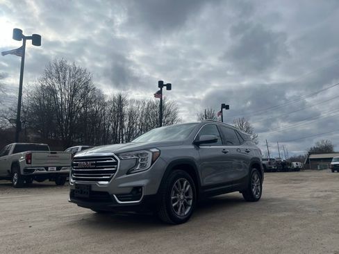 Used 2023 GMC Terrain SLT AWD/4WD image 2