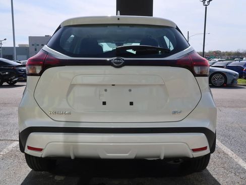 Used 2023 Nissan Kicks SV FWD image 9