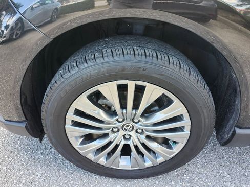 Used 2021 Toyota Venza Limited w/ Advanced Technology Package image 19