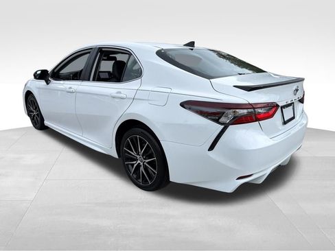 Used 2022 Toyota Camry SE w/ Convenience Package FWD image 5