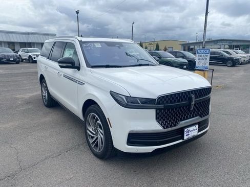 New 2025 Lincoln Navigator Reserve AWD/4WD image 8