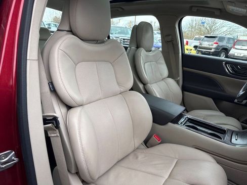 Used 2018 Lincoln Continental Select image 19