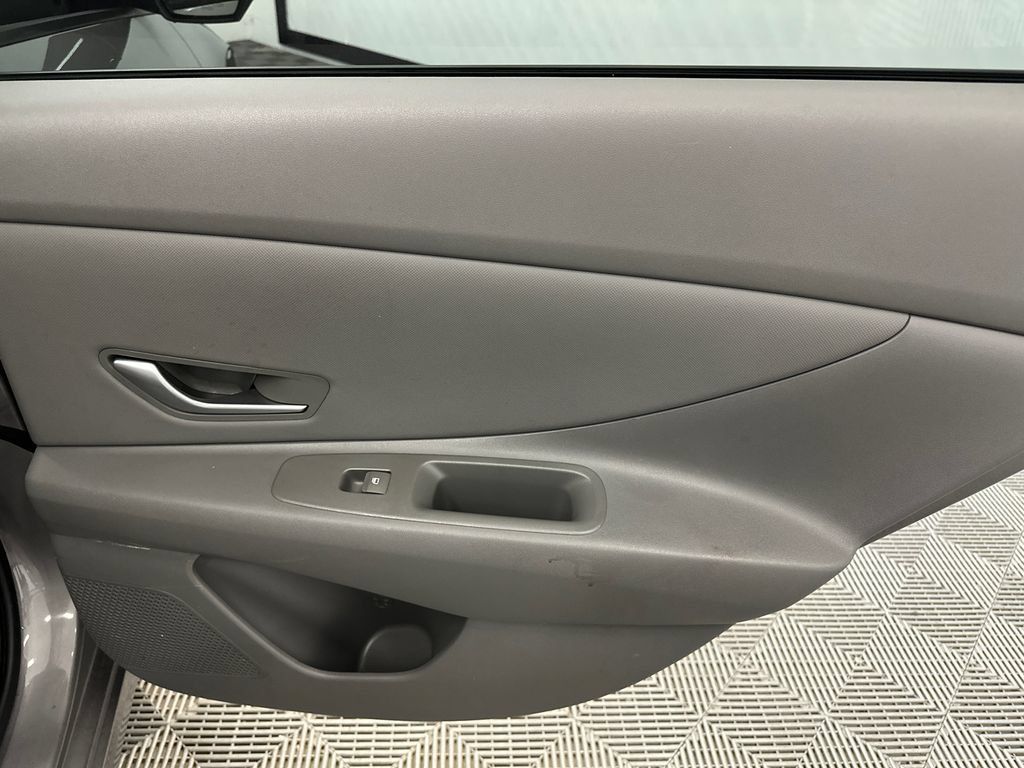Used 2023 Hyundai Elantra SEL w/ Convenience Package FWD image 14