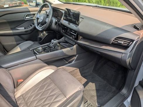 Used 2023 Nissan Rogue Platinum w/ Platinum Premium Package image 27