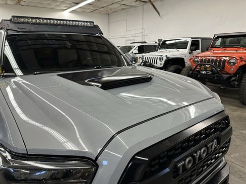Used 2017 Toyota Tacoma TRD Pro AWD/4WD image 38