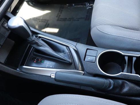 Used 2017 Toyota Corolla LE w/ Carpet Mat Package (TMS) FWD image 19