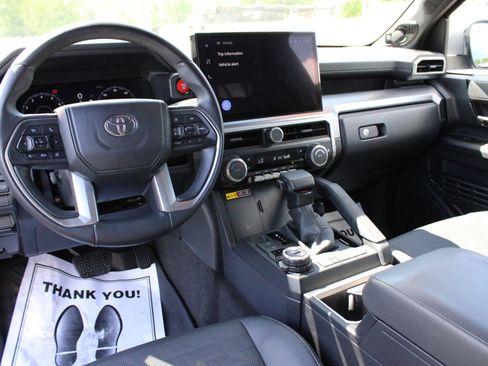 Used 2025 Toyota 4Runner TRD Off-Road Premium AWD/4WD image 24