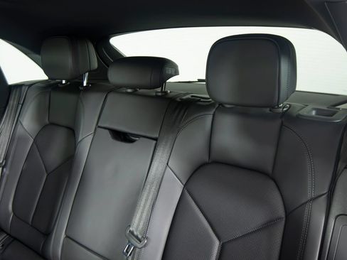 Certified 2026 Porsche Macan AWD/4WD image 35
