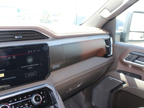 Used 2025 GMC Sierra 3500 Denali AWD/4WD image 12