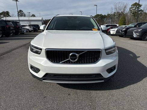 Used 2021 Volvo XC40 T5 Momentum w/ Premium Package image 3
