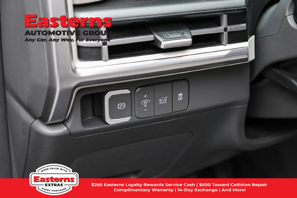 Used 2025 Hyundai Santa Fe SEL FWD image 23