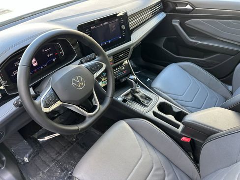 Used 2025 Volkswagen Jetta SEL image 11