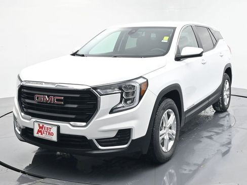 Used 2024 GMC Terrain SLE image 2