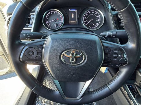 Used 2018 Toyota Camry FWD image 18
