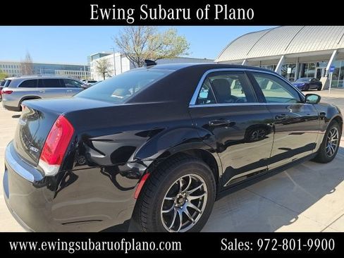 Used 2018 Chrysler 300 Touring image 4