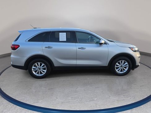 Used 2020 Kia Sorento LX FWD image 4