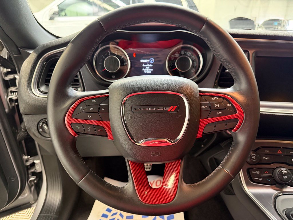 Used 2016 Dodge Challenger SXT w/ Driver Convenience Group RWD image 15